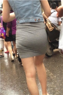街拍灰色包臀裙美眉[289M/MOV]