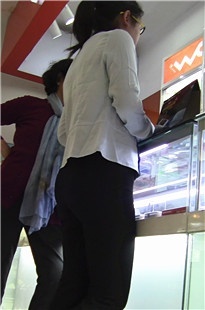 白色衬衣，黑色紧身薄裤丰满圆臀OL [1.01G/MTS]