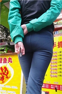 正在买手抓饼的翘臀MM [284M/MP4]