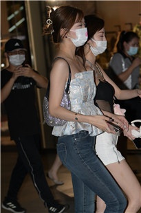 大长腿紧牛闺蜜3A4473[2.02G]