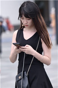 玩手机的小姐姐3A3249[787M]