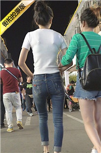 紧身牛仔裤美眉三角缝隙大[89M/MP4]