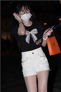 热裤大白腿女孩3A4589[1.26G]