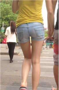 黄衫热裤MM，婀娜多姿PP翘[90.3M/MOV]