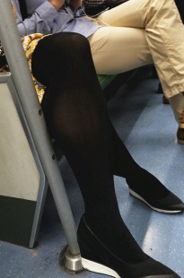 4K-黄色花纹连衣裙黑丝黑高[957M/MP4]