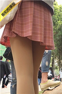 可爱的长腿肉丝短裙美女[256M/MOV]