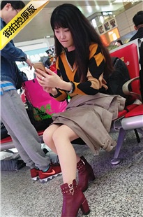 4K-高铁站候车的肉丝红色高跟漂亮美MM玩自拍[679M/MP4]