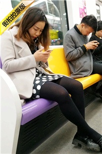 4K-街拍原点花纹短裙黑丝美眉[876M/MP4]