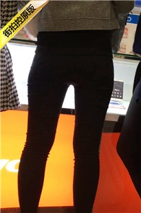 购买手机的极品超大PG紧身黑裤美眉谁受得了[1.18G/MOV]