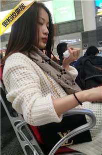 4K-黑色紧身皮裤长发美女[640M/MP4]