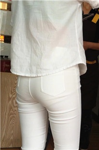 【带子狼原创作品】餐厅白裤老板娘，很有韵味啊[942M/MP4]