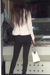 传身材长相气质俱佳黑色紧身裤美女[358M/MTS]