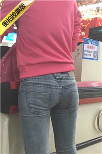 超市收银台付款的够翘够紧的美眉妹[1.11G/MOV]