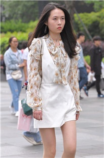 丝袜邻居女孩3A5498[1.08G]