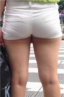 饱满丰臀白色短裤MM[132M/MP4]