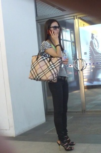 黑色紧身野xing高跟鞋极品美女[352M/MP4]