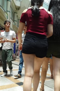 两个清新的热裤美眉[224M/MP4]