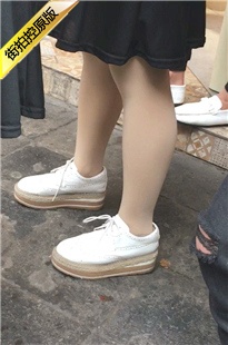 街拍两个丝腿长裙美眉[170M/MOV]