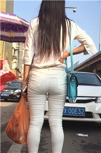 白色紧身裤小妹[930M/MOV]