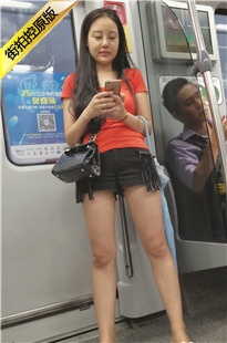 4K-红衣黑色街拍热裤少女[944M/MP4]