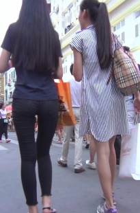 紧致圆臀长发牛仔裤美眉[218M/M2TS]