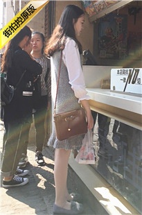 买鸡排的漂亮灰色连衣裙肉丝美女[263M/MOV]