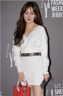 轻熟白皙美女3A6513[2.61G]