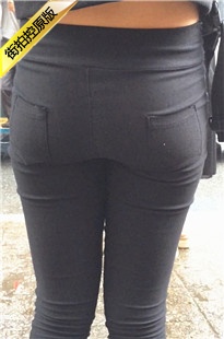 雨中等车的极品黑色紧裤翘臀美眉[939M/MOV]