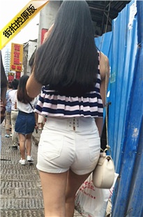 街拍白色紧绷束腰热裤极品圆润翘臀长发妹子[661M/MOV]