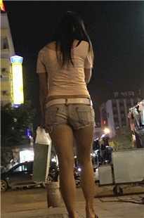 超紧牛仔热裤小姐[156M/MP4]