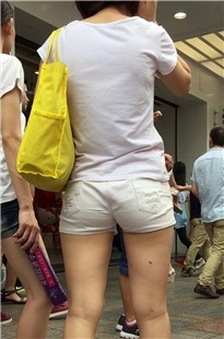 白色宽臀热裤短发MM [431M/MOV]