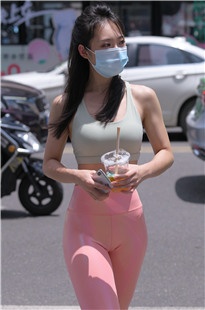 【盛夏街拍作品】珍珠粉亮刚紧身瑜伽裤小姐姐MJ1115