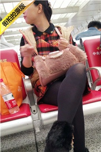 4K-高铁站候车的黑丝短裙美妇[775M/MP4]