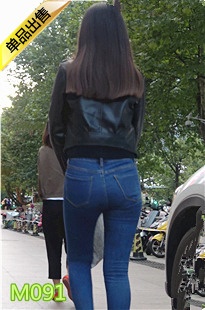 4K-街拍蓝色和黑色紧身牛仔裤圆润翘臀妹子M091[994M]