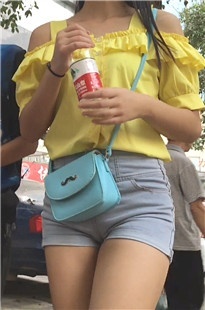 超紧宽臀V内痕牛仔热裤小MM第三季[2.87G/AVI]