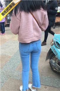 紧致的淡牛街拍MT美女[869M/MOV]