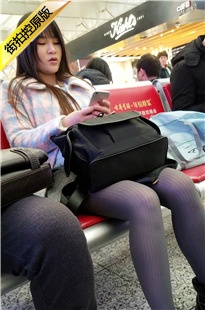 4K-高铁站候车的灰丝短裙长发美眉[872M/MP4]