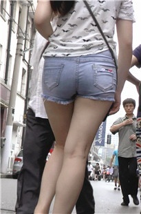 近距离拍摄紧臀热裤MM [433M/MP4]