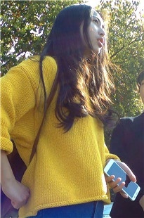 黄衣紧身蓝牛高中媚，准备返校上学呢[477M/MP4]