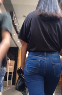 街拍性感小妹腰细PG确如此巨大[496M/MOV]