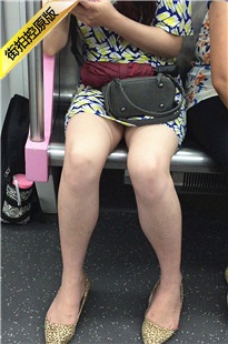 【醉爱作品】街拍长腿MM，两腿之间很诱惑[312M/MOV]