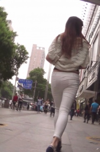 白色紧身长裤MM红色内内好显眼[156M/MTS]