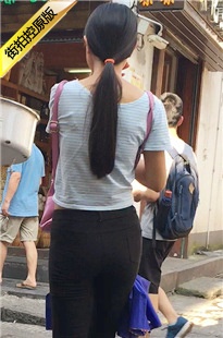 街拍黑色紧身牛仔裤极品饱满圆润翘臀美眉[341M/MOV]