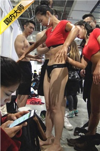 4K超清视频！2017上海翘臀大赛后台模特抹油[MP4/4GB]