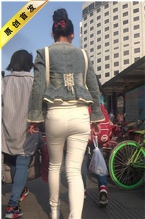 紧身白裤美眉[MP4/1.1GB]