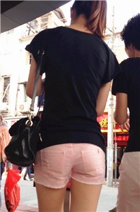 粉色热裤小妹，白腿细长[40.6M/MOV]