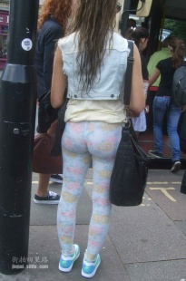 意大利街拍美少女的带花紧身裤(11P)