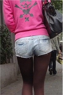 清纯的黑丝热裤小妹[76M/MP4]