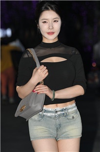 紧致热裤美足美女3A7916[3.93G]