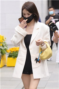 笔直美腿辣妈3A4722[1.78G]